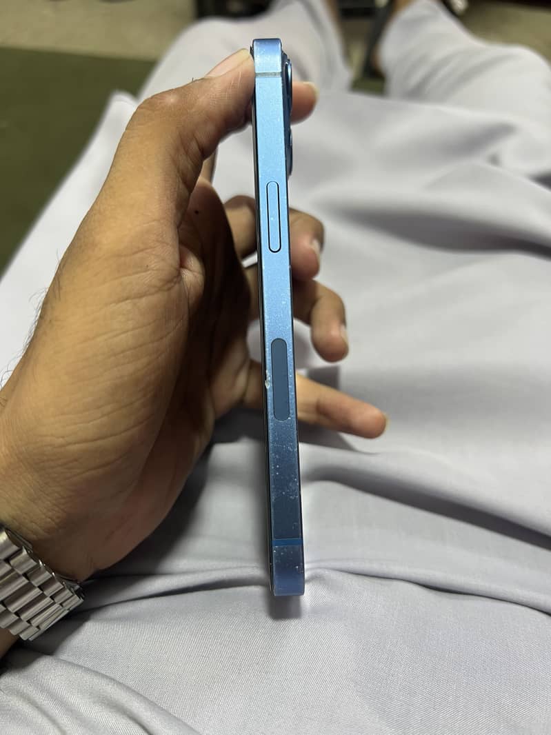 Apple iPhone 13 4