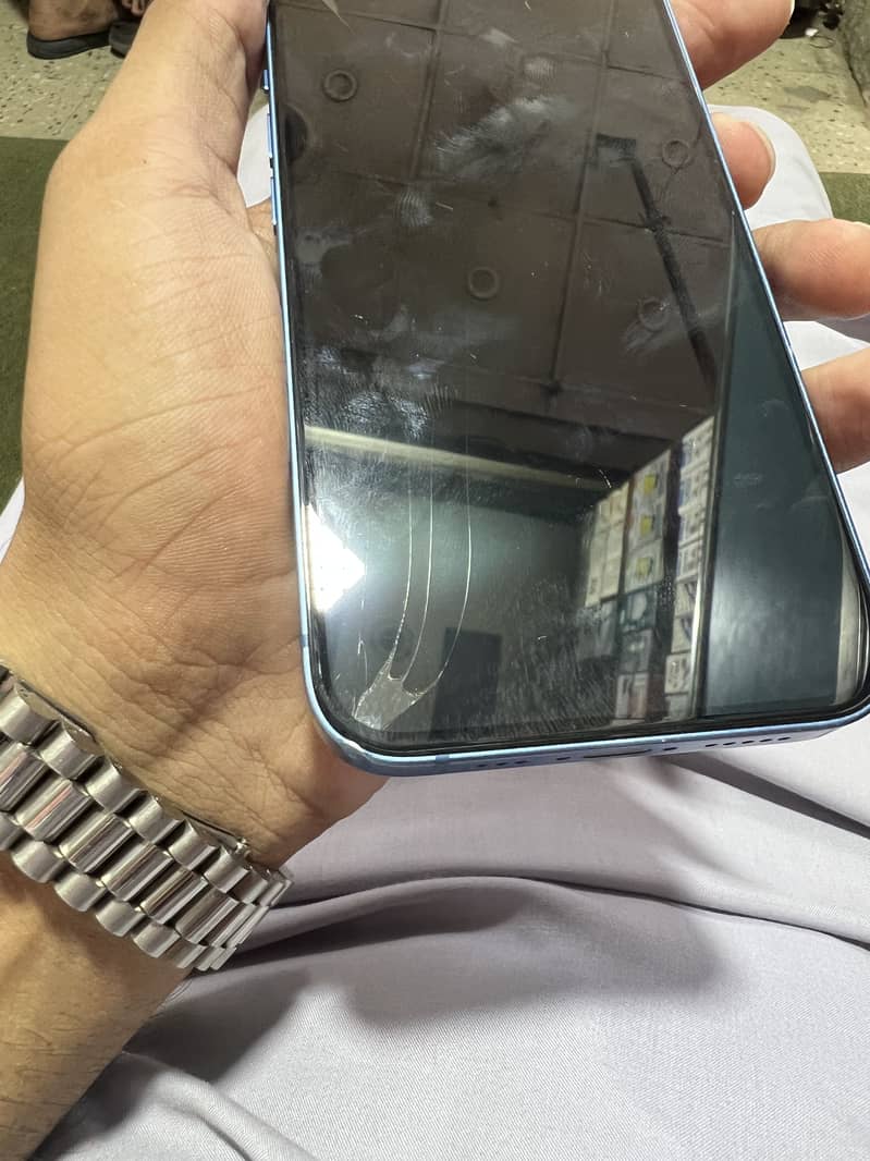 Apple iPhone 13 5