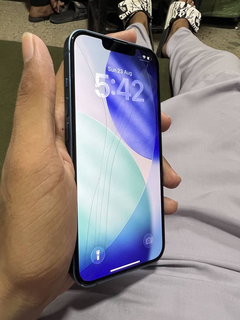 Apple iPhone 13 7
