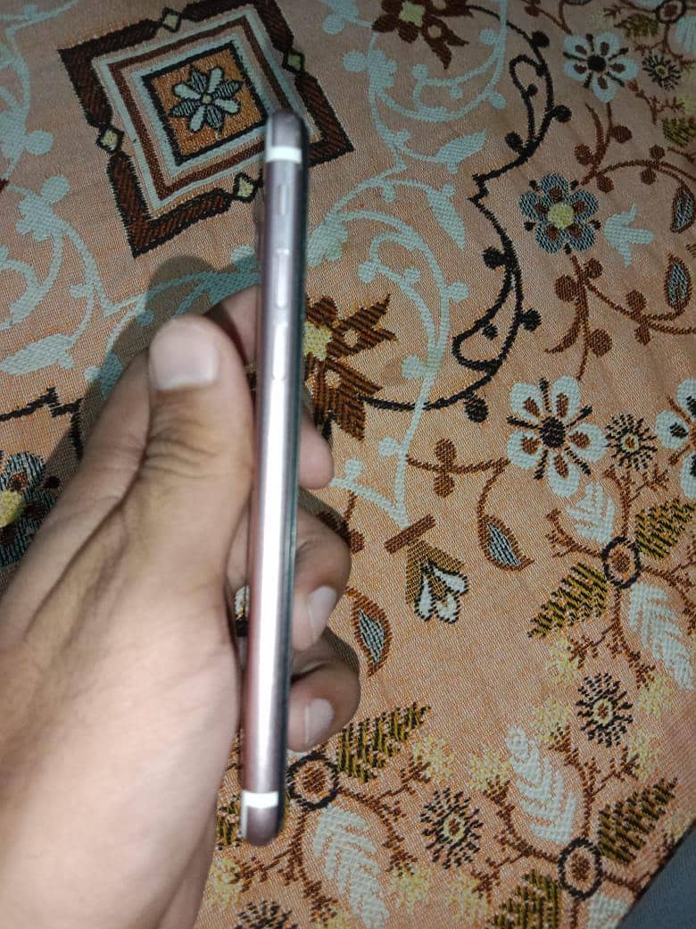 Apple iPhone 7 2