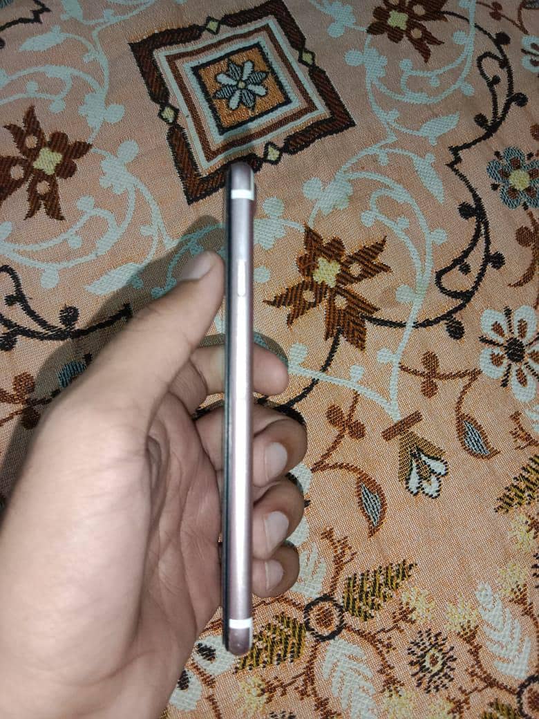 Apple iPhone 7 3