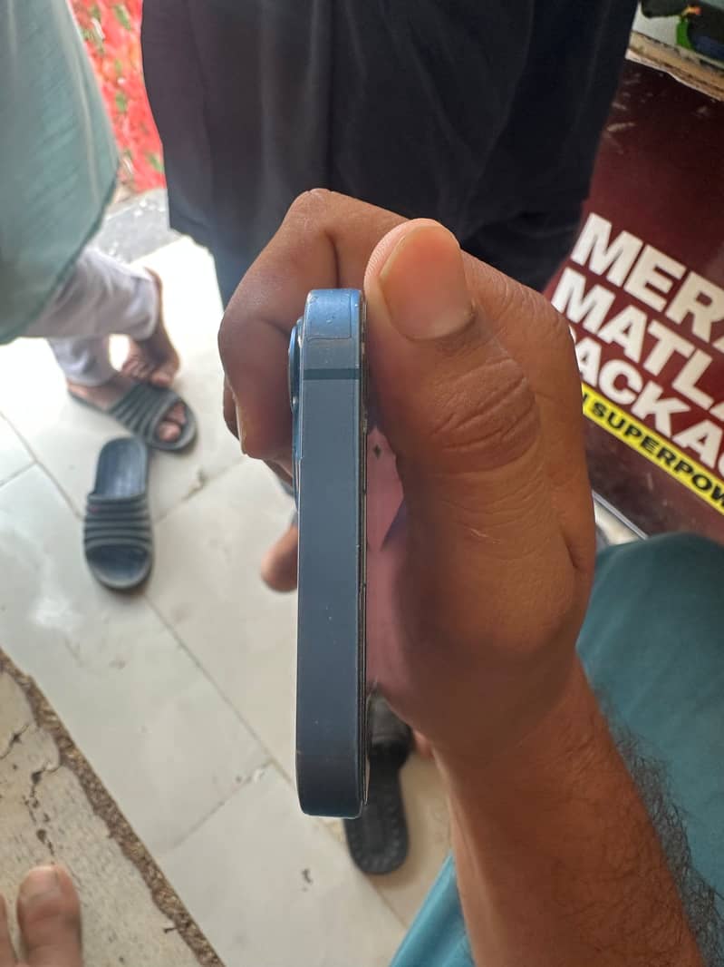 Apple iPhone 13 4
