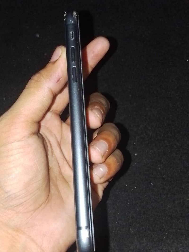 Apple iPhone 11 3