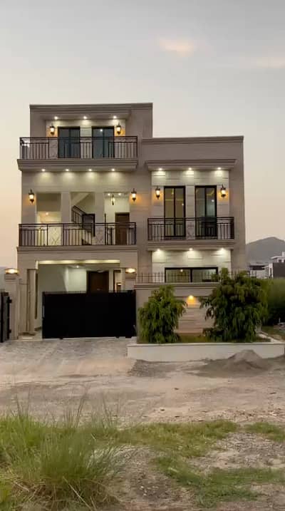 Brand New 8 Marla Luxury House For Sale Block E