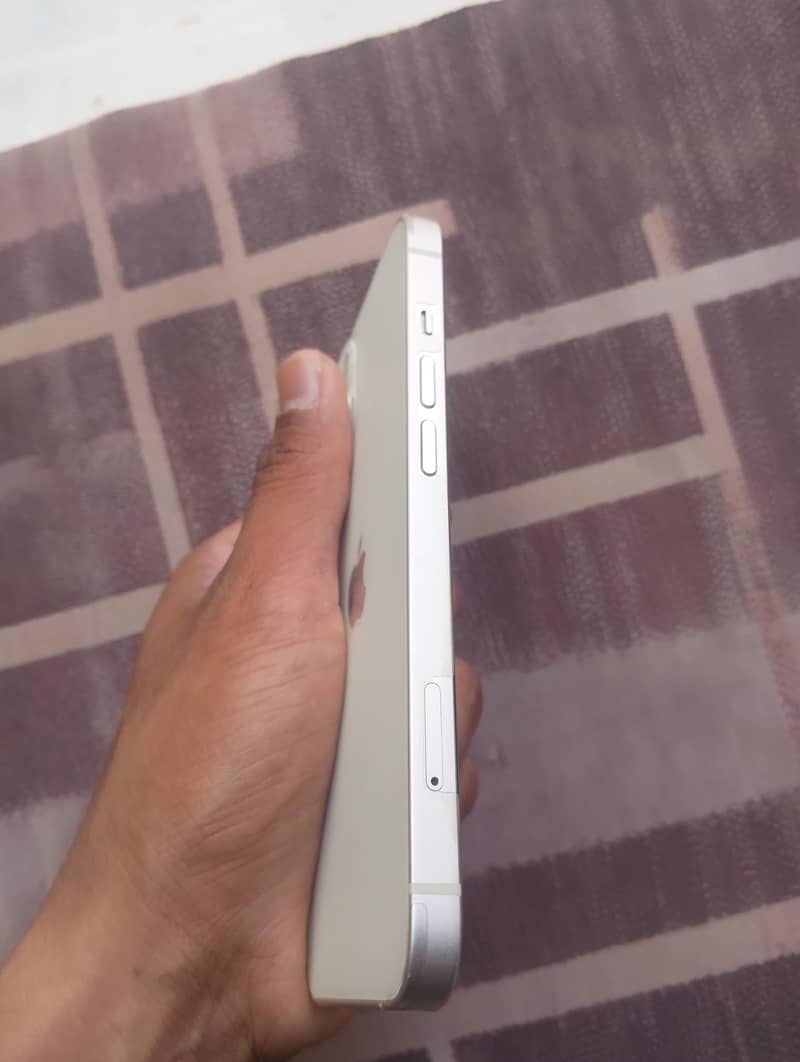 Apple iPhone 13 4