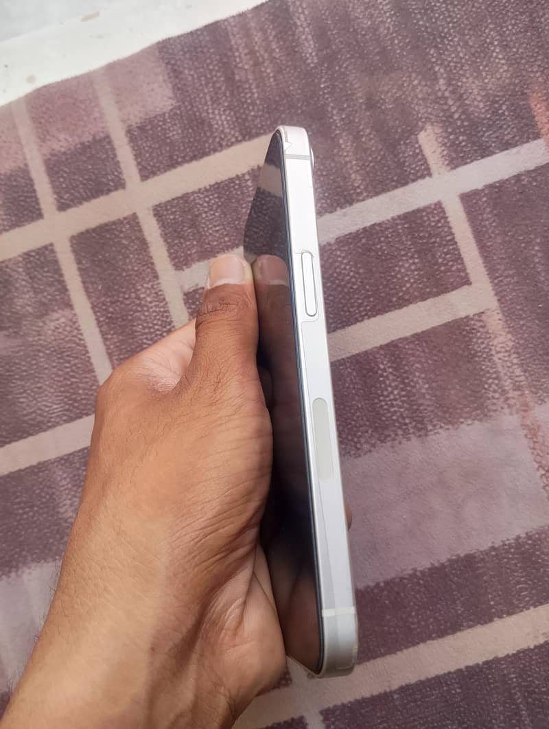 Apple iPhone 13 6
