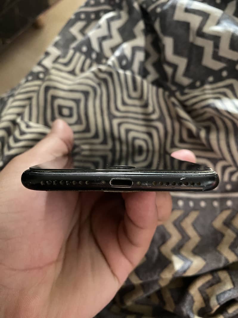 Apple iPhone 7 Plus 5