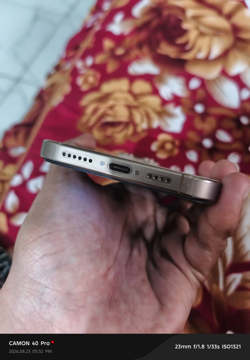 iPhone 16 Pro Max 2