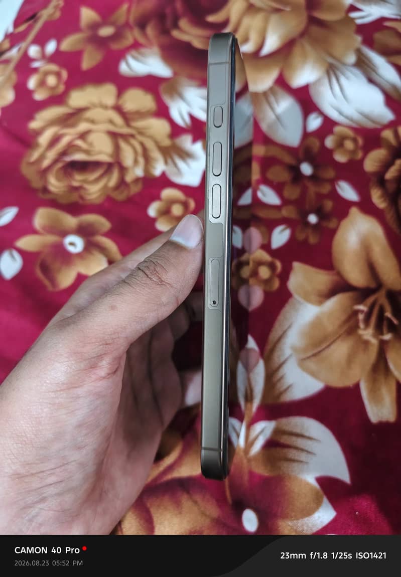 iPhone 16 Pro Max 4