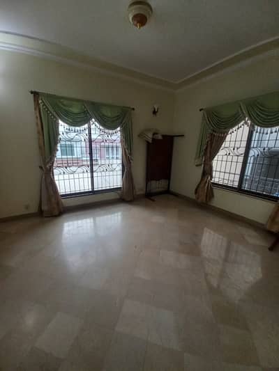 Iqbal Town 10 Marla Uper Marbled 3 Bed Portion At Prime Location 50Ft Road