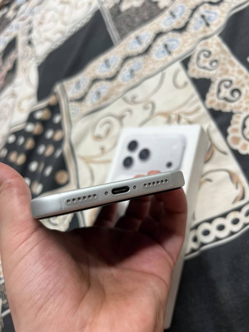 Apple iPhone 17 Pro Max 2