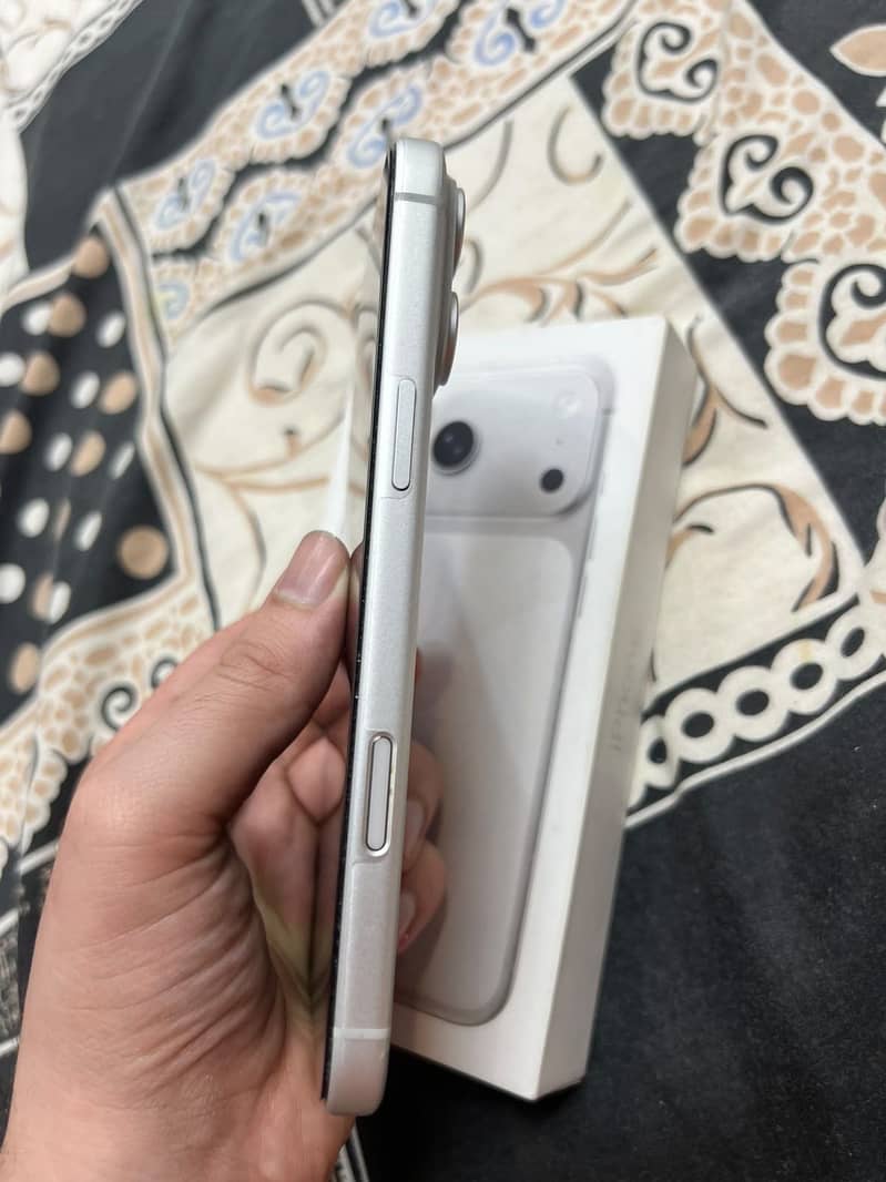 Apple iPhone 17 Pro Max 3