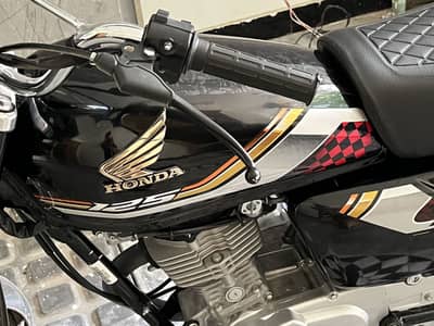 Honda 125 fuel tank  for sale in good condition