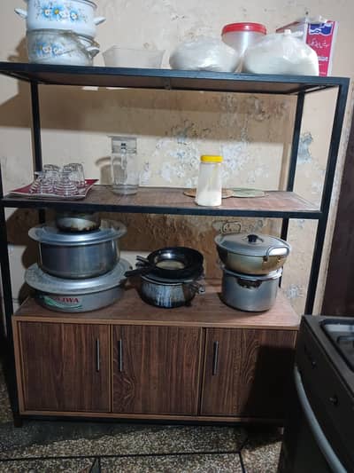 kitchen appliences stand in 9/10condition