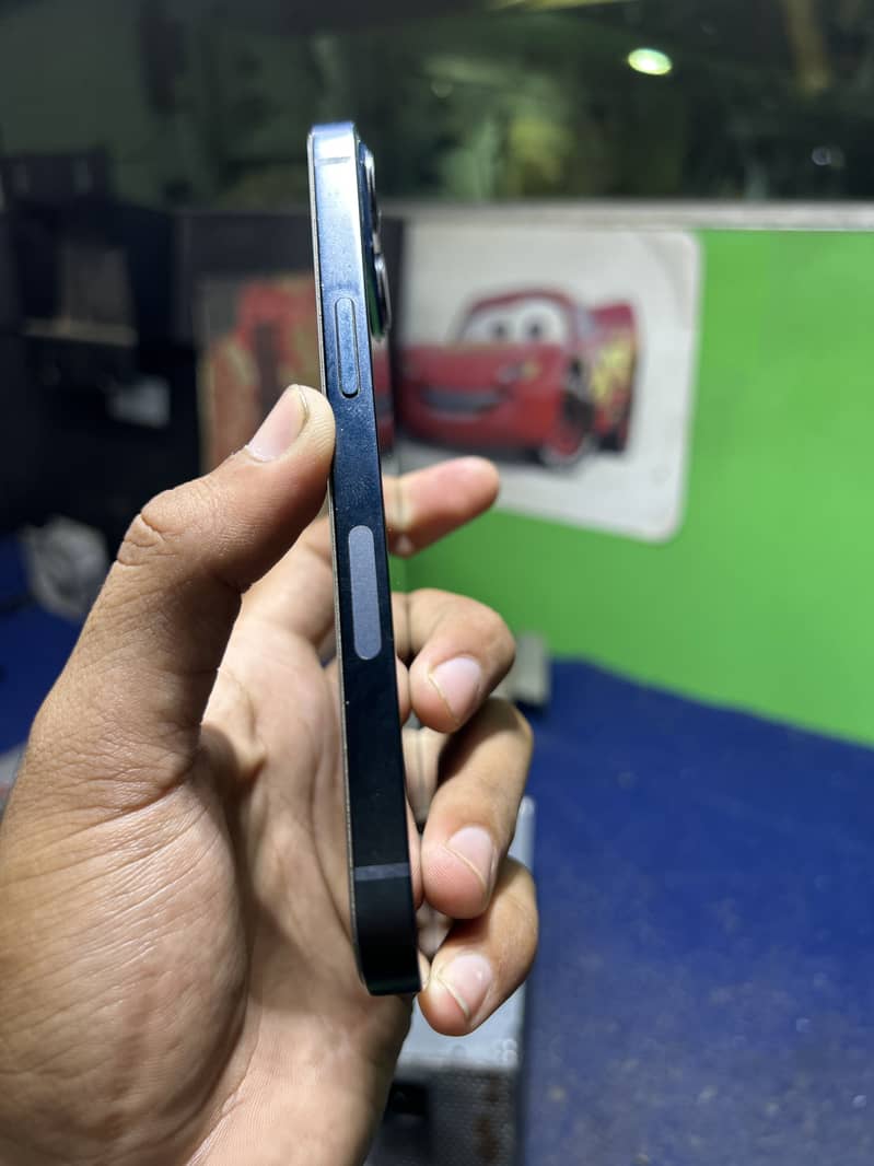 Apple iPhone 13 1