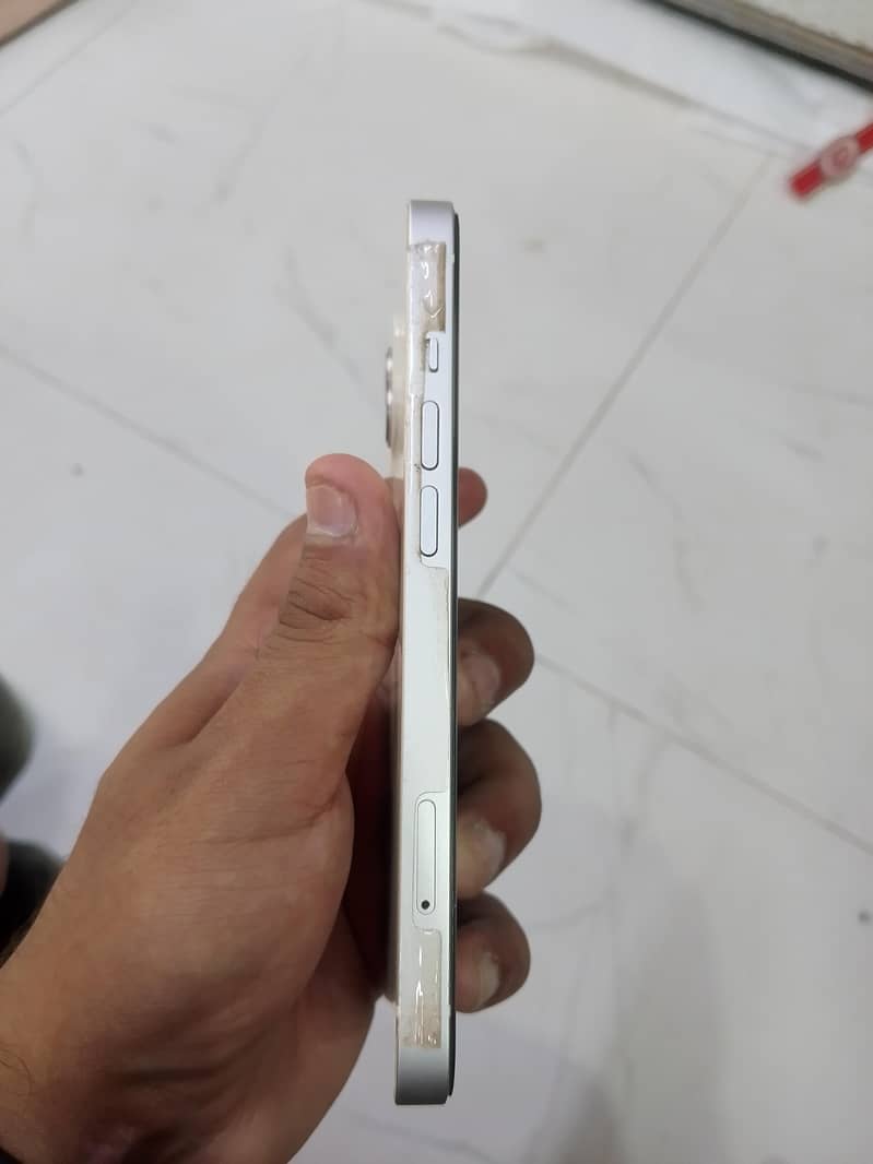 Apple iPhone 13 1