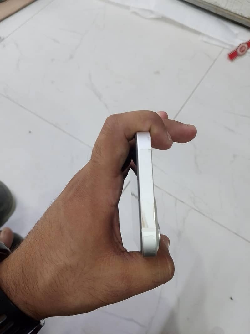 Apple iPhone 13 3