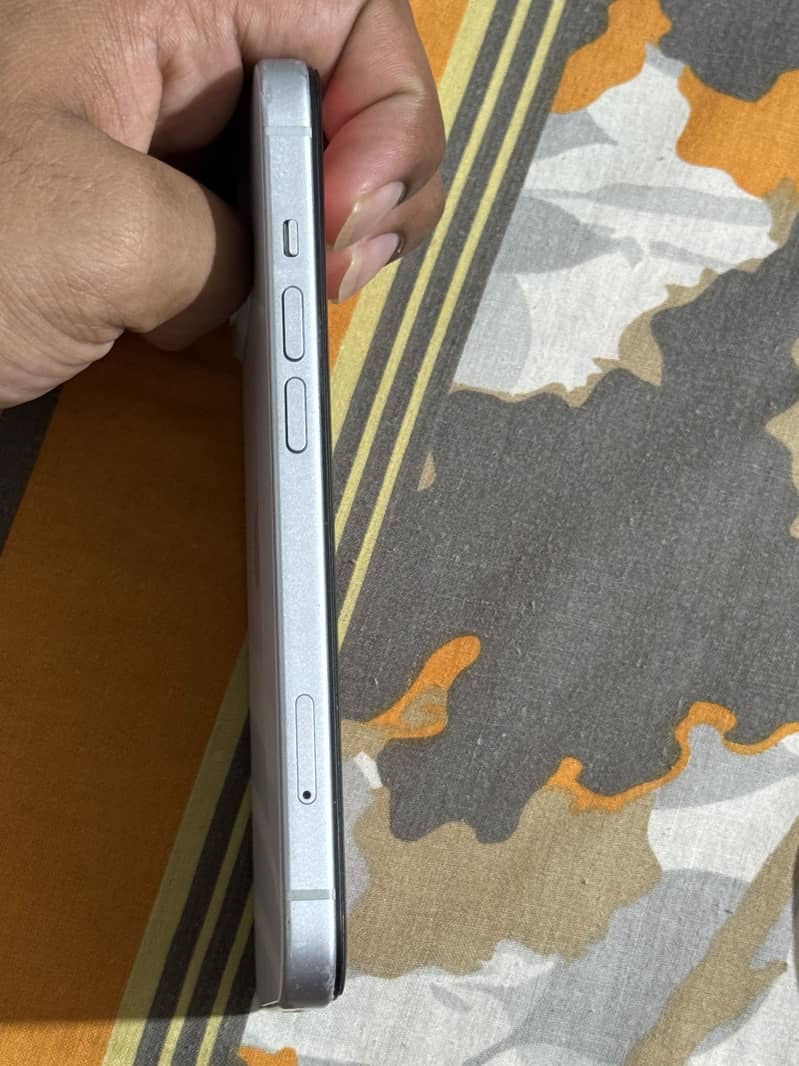 Apple iPhone 15 7