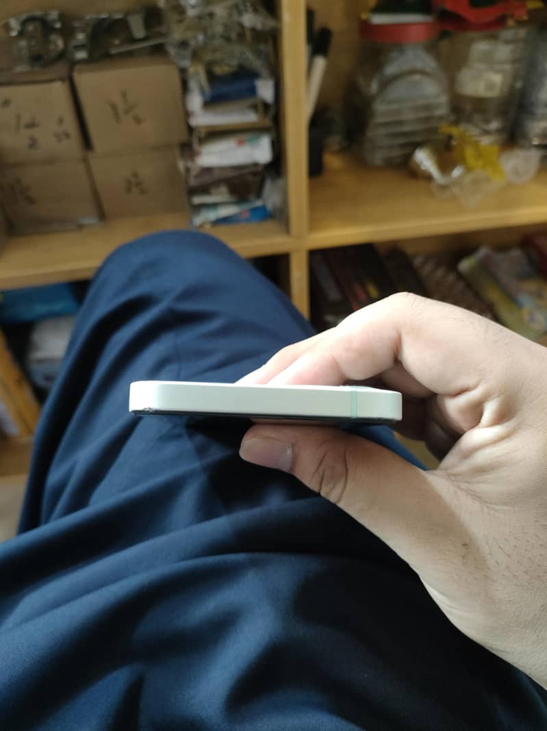 Apple iPhone 12 5