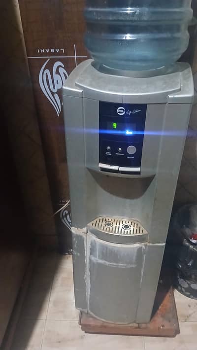 pel dispenser condition 7/10