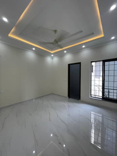 6.5 Marla Ground Floor Available For Rent In Dream Gardens Lahore.