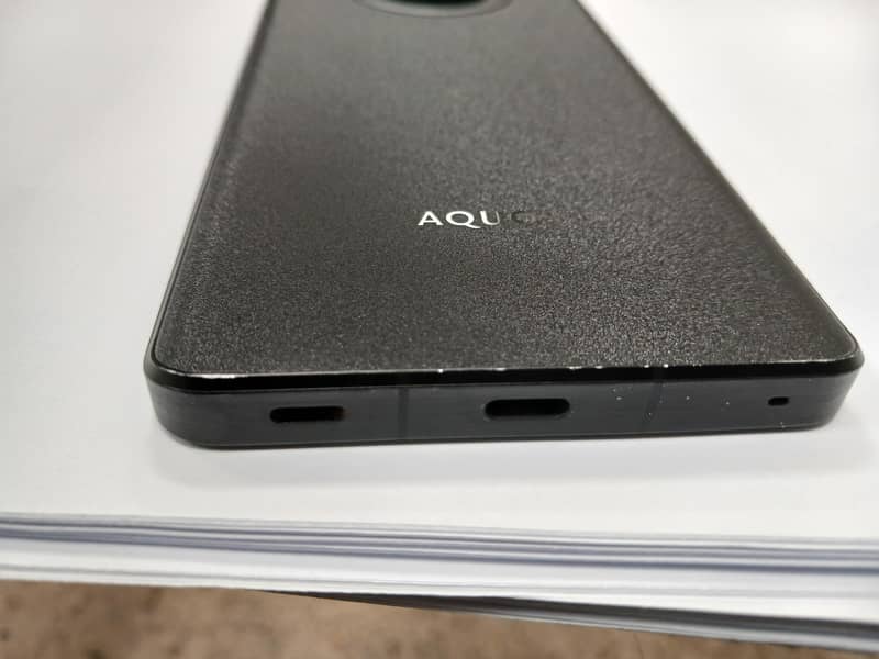 sharp Aquos r7 1