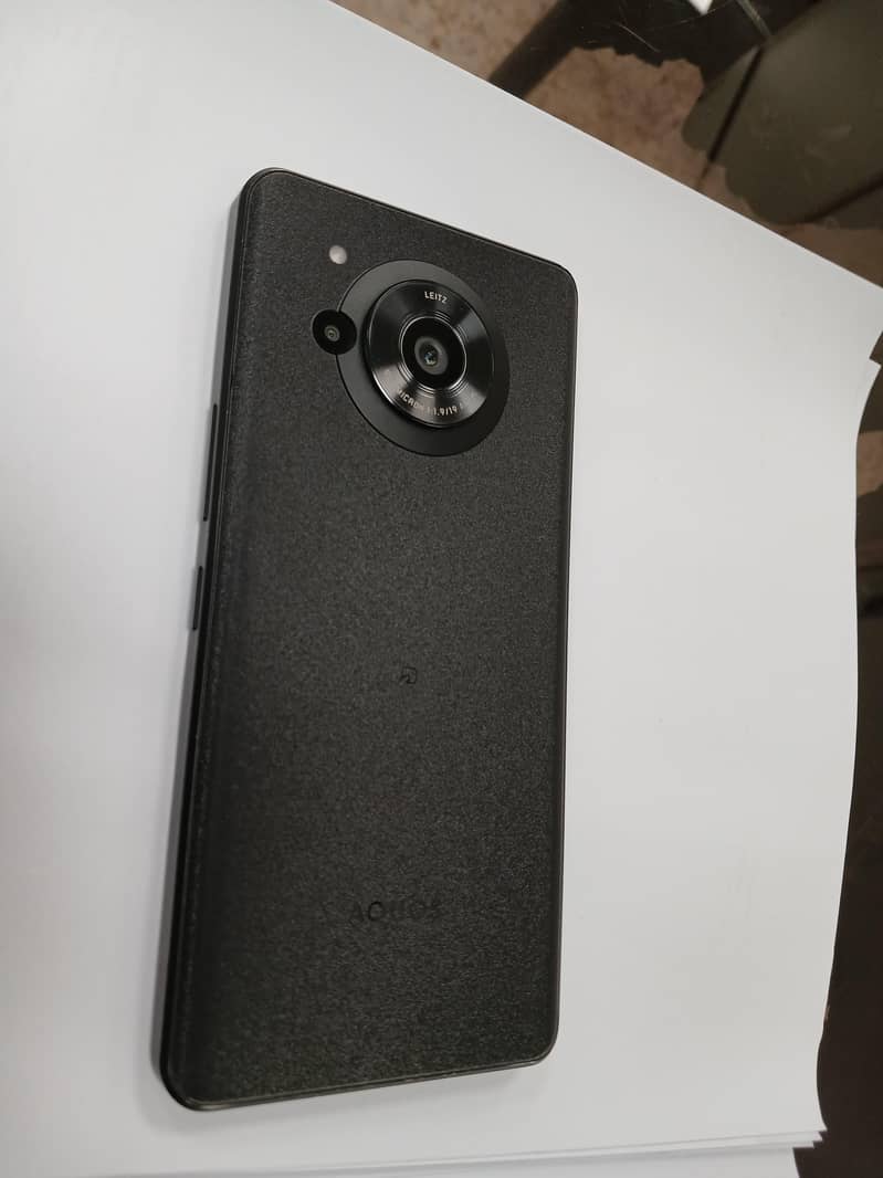 sharp Aquos r7 4