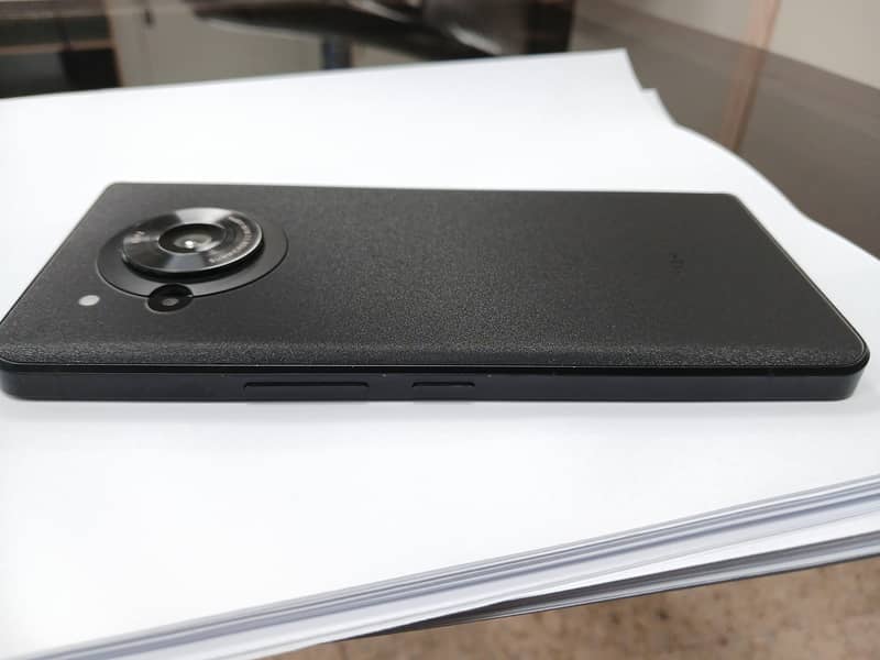 sharp Aquos r7 7