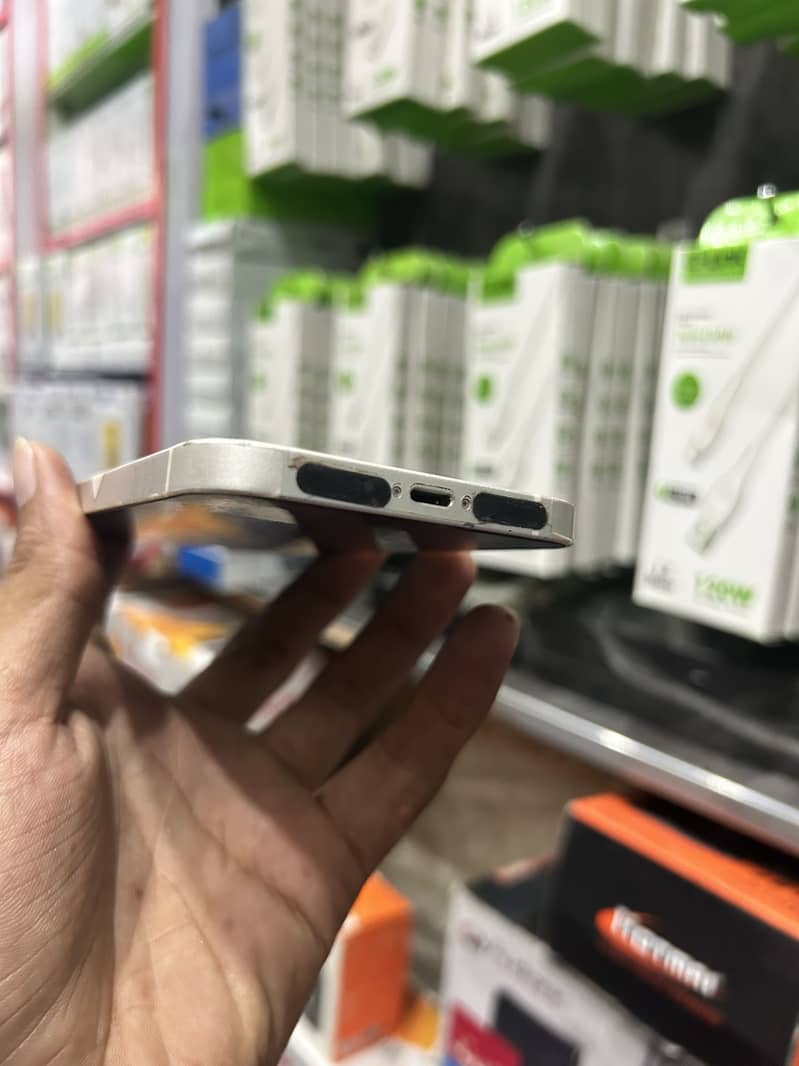 Apple iPhone 12 1