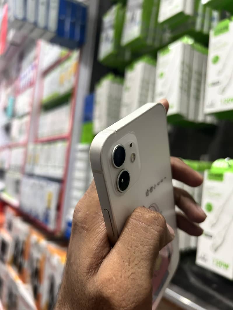 Apple iPhone 12 3