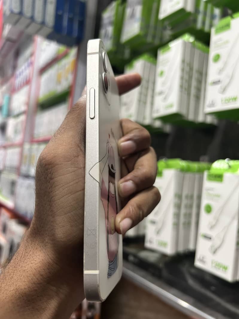 Apple iPhone 12 4
