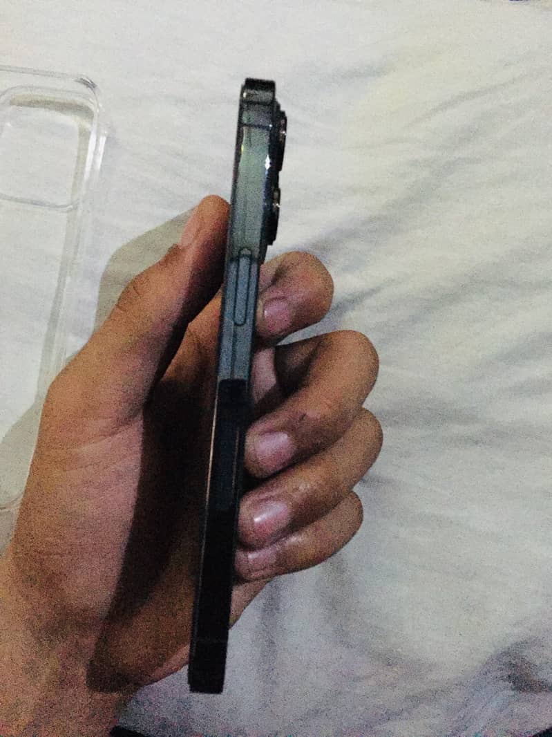 Apple iPhone 13 Pro 12
