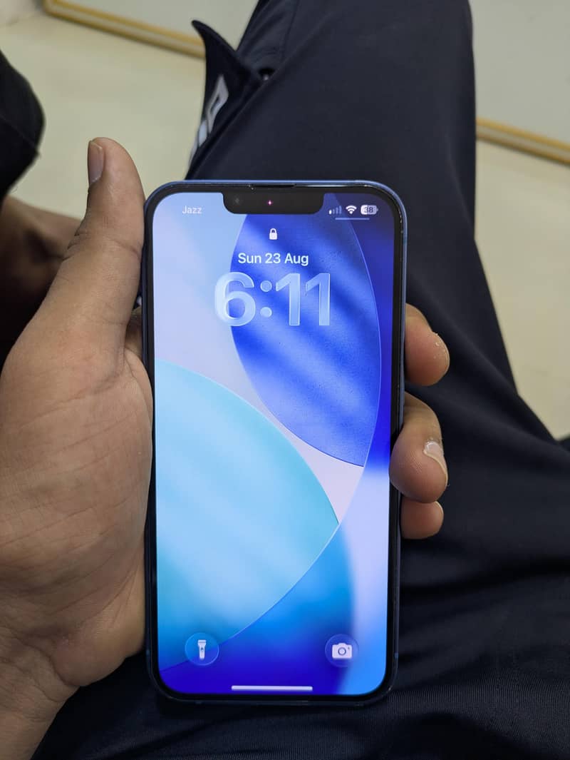 Apple iPhone 13 2