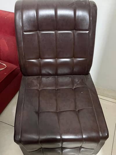 2 selon chair's 1 washing unit 1 Meni pedi unit with stole