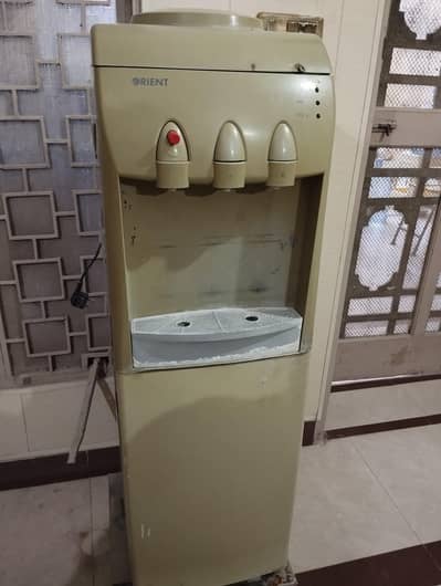 ELECTRIC WATER DISPENSER