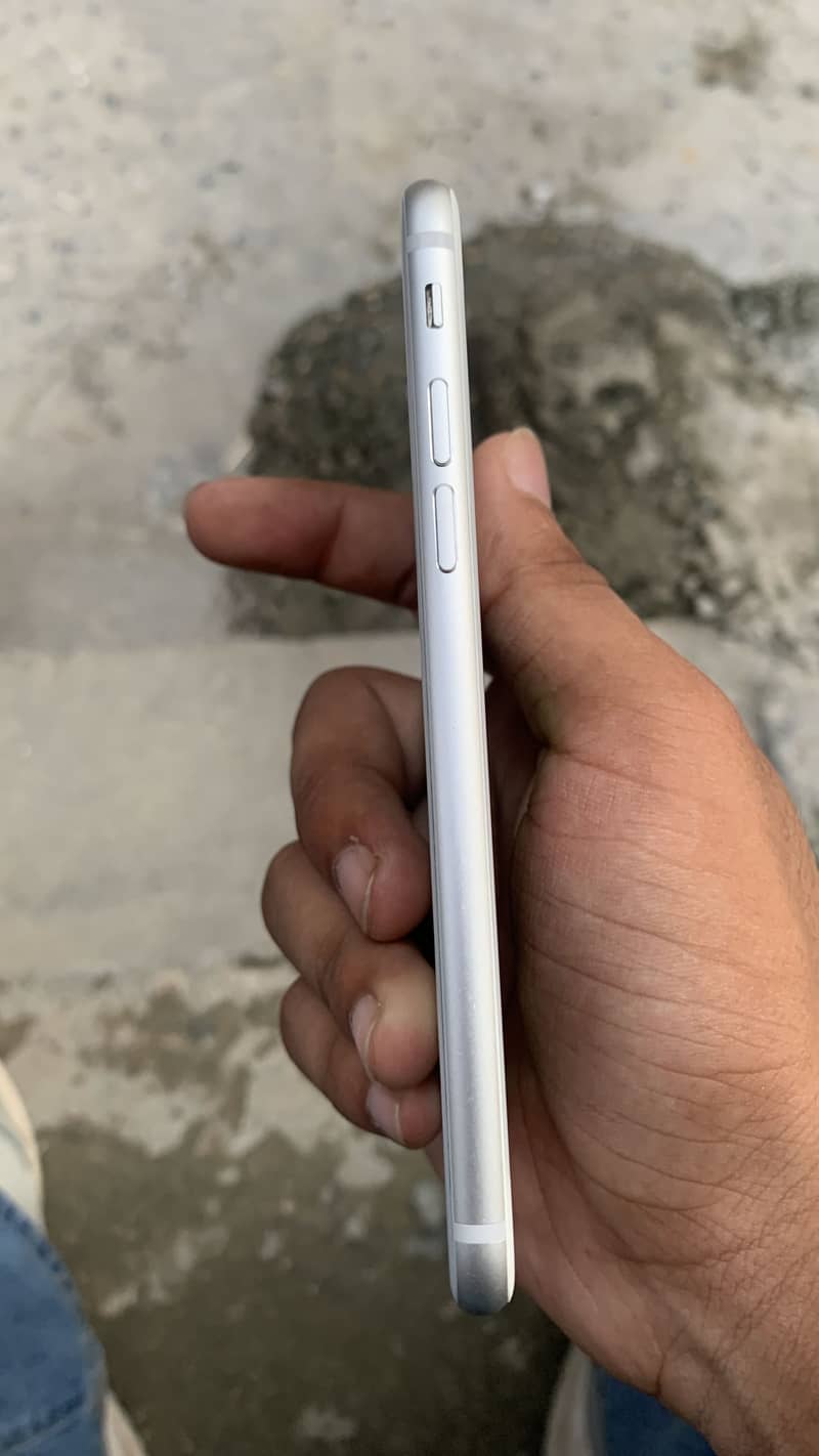 Apple iPhone 8 4