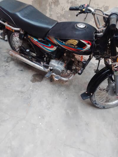 75000 fainal ha bilkul ok bike ha koi Kam nhi ha 1 hand bike ha