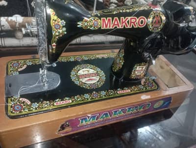 MAKRO Sewing machine
