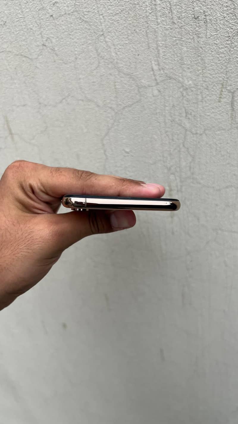 iPhone XS Max 4