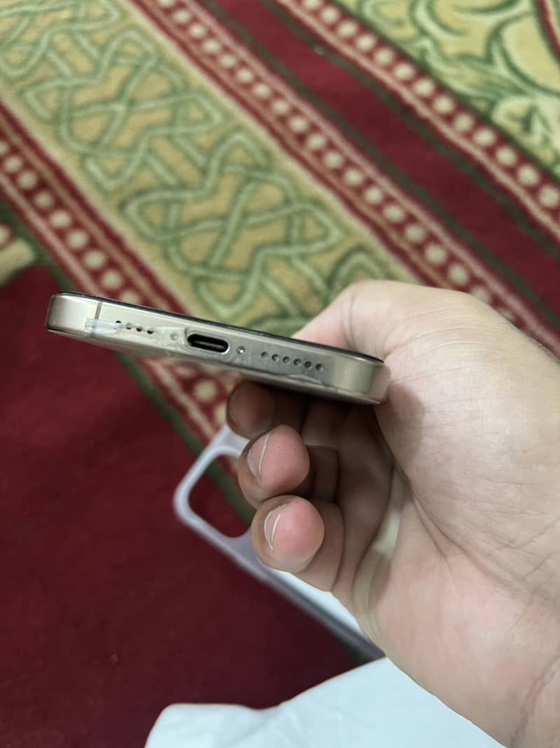 Apple iPhone 16 Pro Max 3