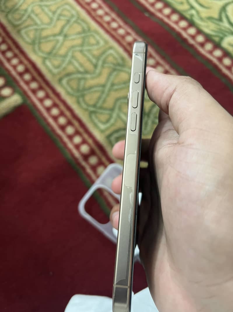 Apple iPhone 16 Pro Max 5