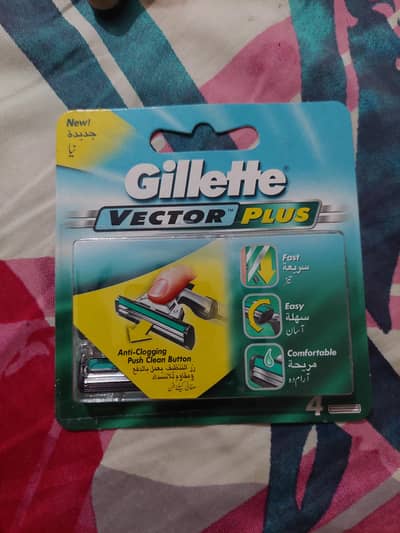 gilette vector plus ( razor + 32 blade )