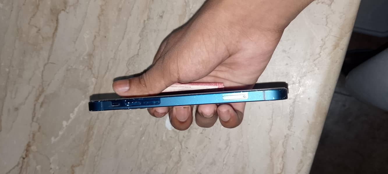 Apple iPhone 12 2