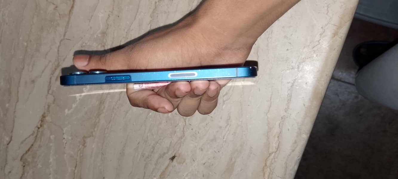 Apple iPhone 12 3