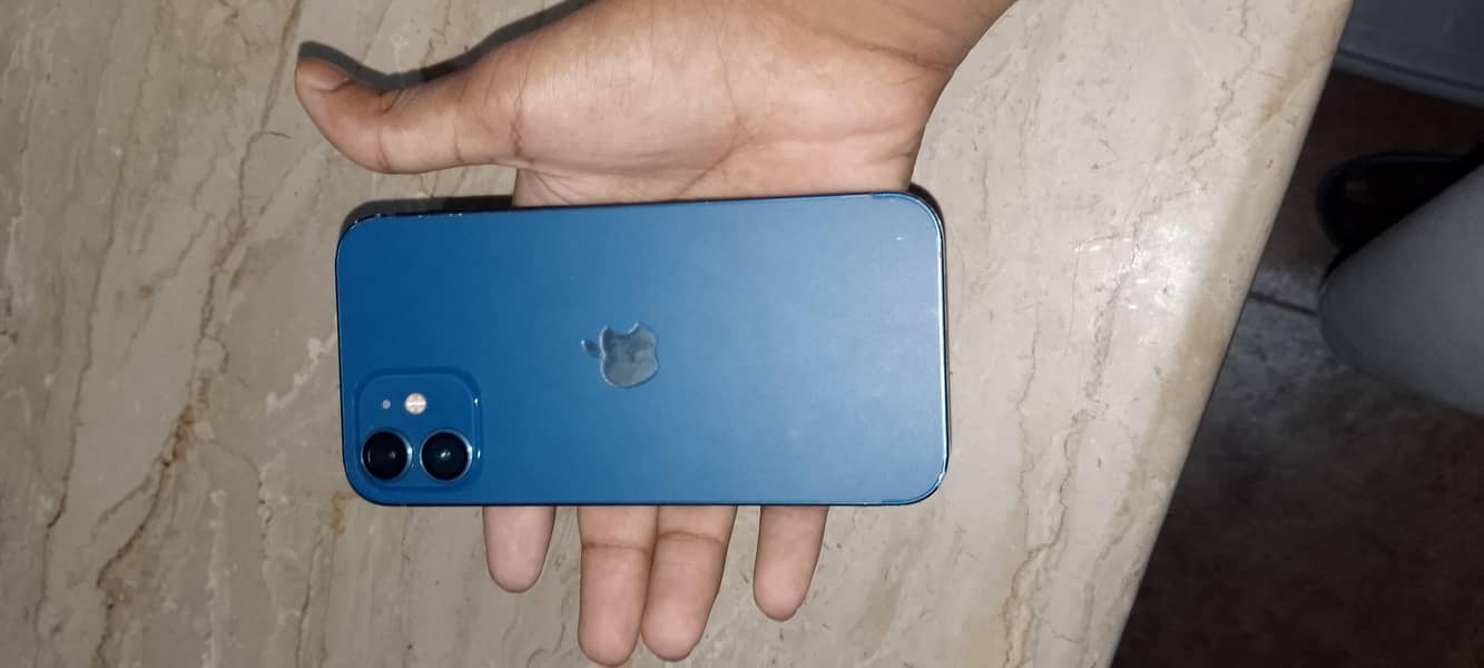 Apple iPhone 12 4