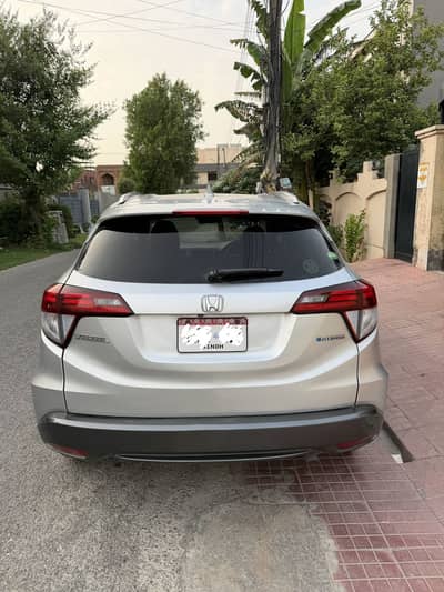 Honda Vezel 2014- 2019 import  karachi registered