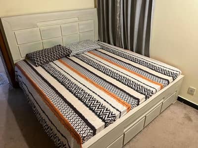 Bed/ bed set / Wooden bed branded bed / bed with mattress / bed Set