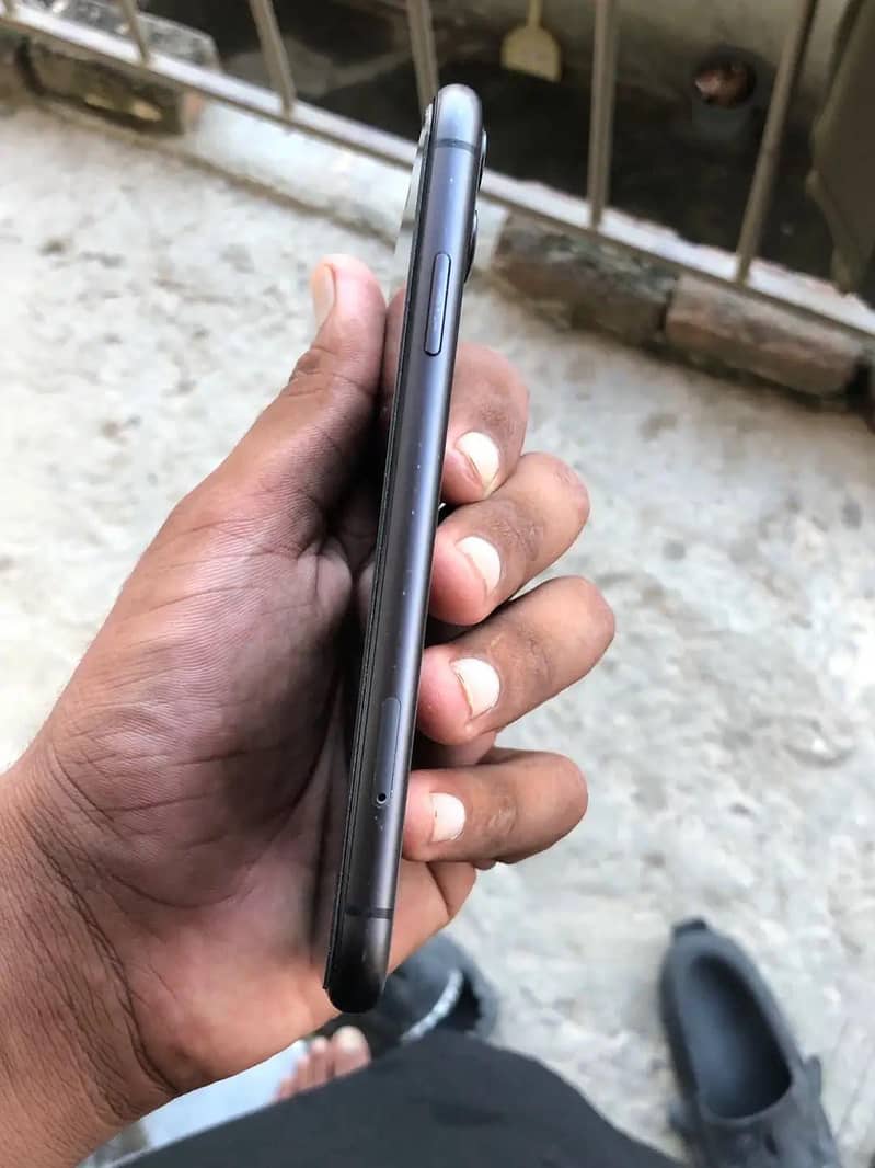 Apple iPhone 11 3