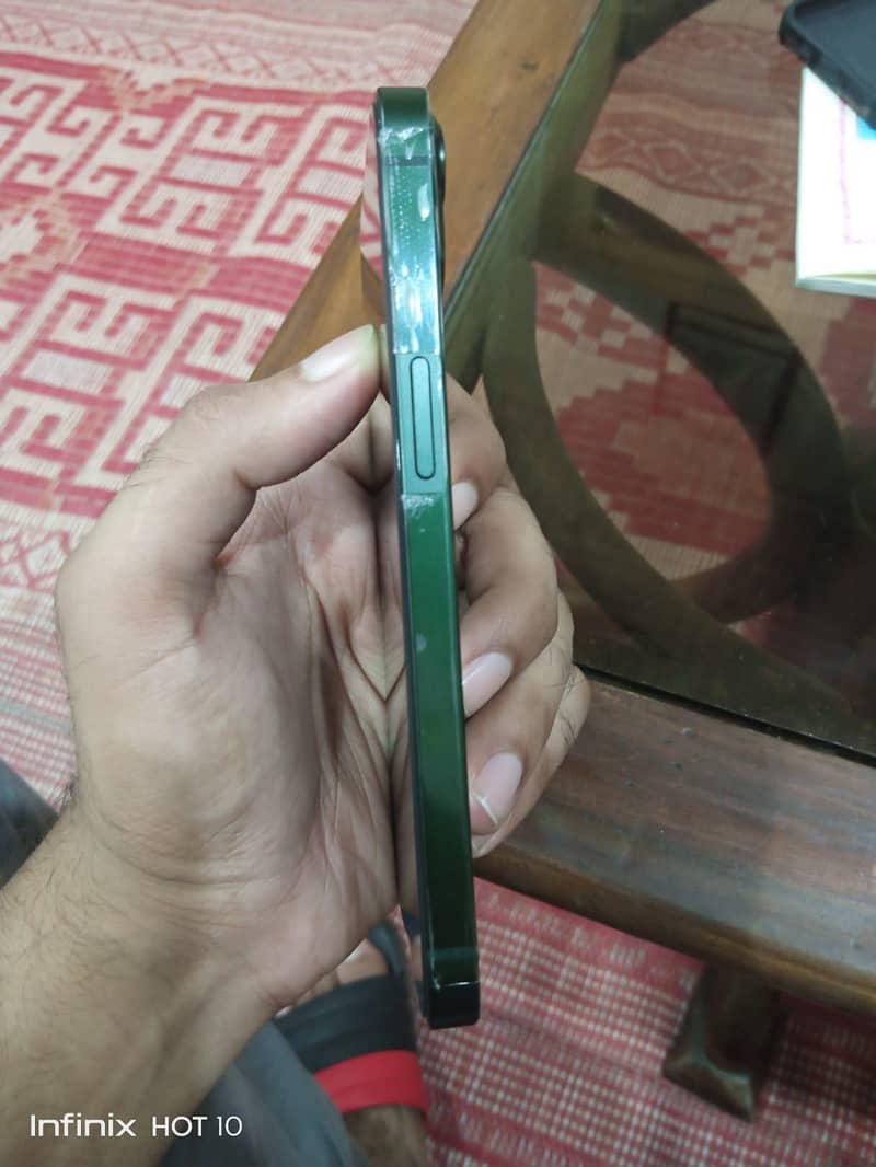 Apple iPhone 13 1