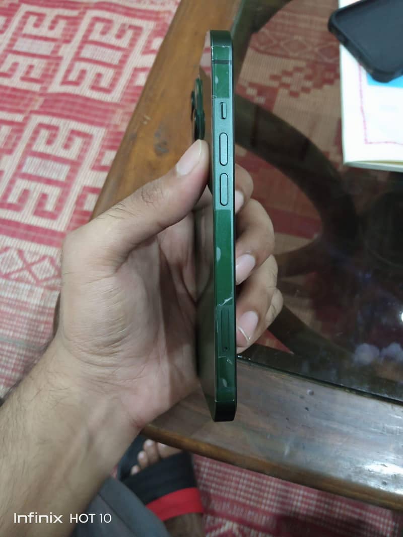 Apple iPhone 13 3